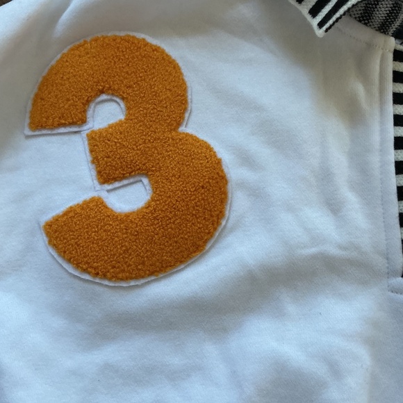 AKIRA Stylish Top - Size Large - Picture 4 of 7